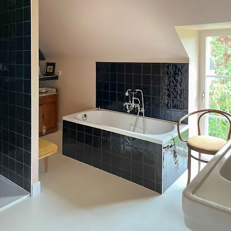 Narcisse Bienvenue - Elegance Et Raffinement *