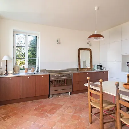 Narcisse Bienvenue - Elegance Et Raffinement Vila