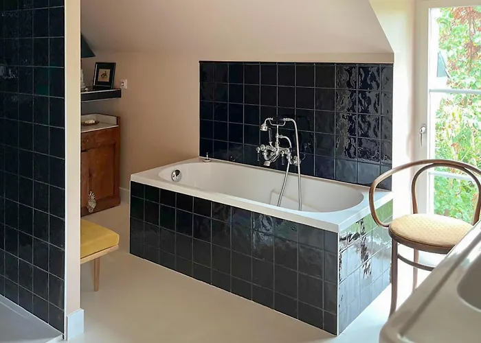 Narcisse Bienvenue - Elegance Et Raffinement *