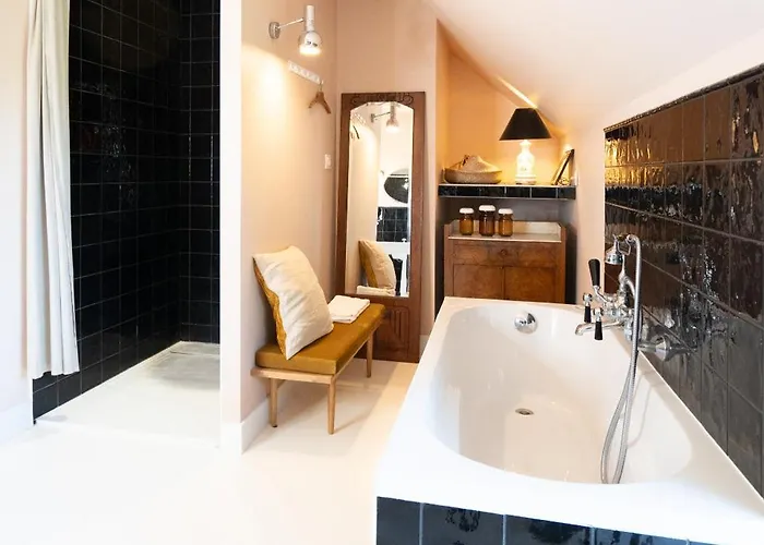 Narcisse Bienvenue - Elegance Et Raffinement Willa