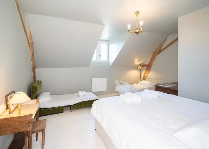 Narcisse Bienvenue - Elegance Et Raffinement *