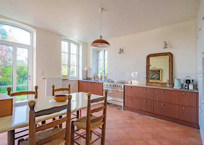 Narcisse Bienvenue - Elegance Et Raffinement